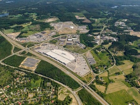 Sustainability, resiliency and efficiency with microgrids