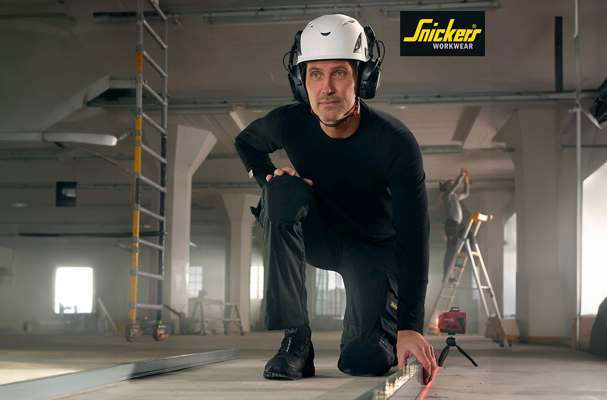 The world’s first work trousers with built-in, certified kneepads