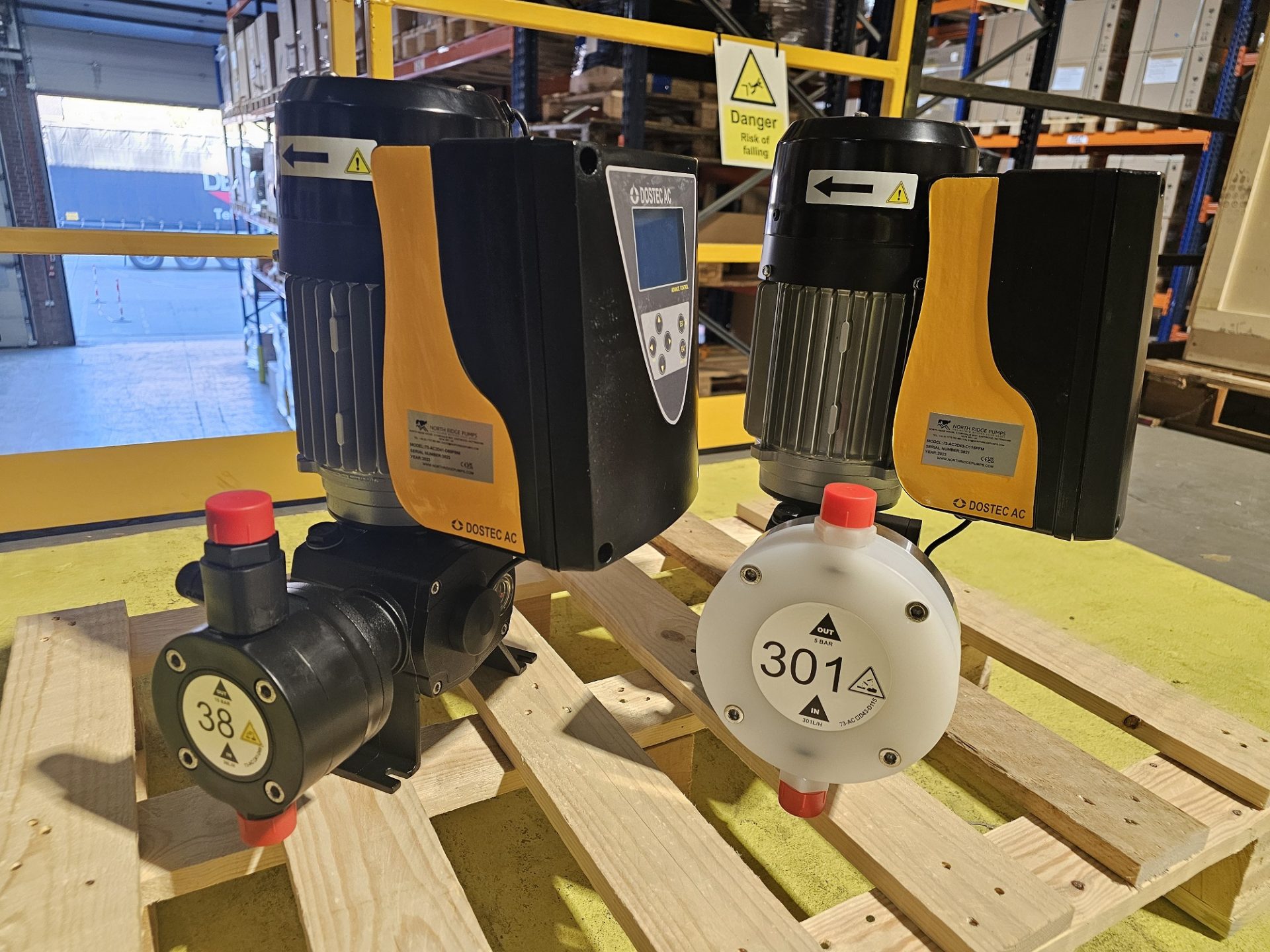 2 Automatic dosing pumps for Emission Reduction 2 Automatic dosing pumps for Emission Reduction