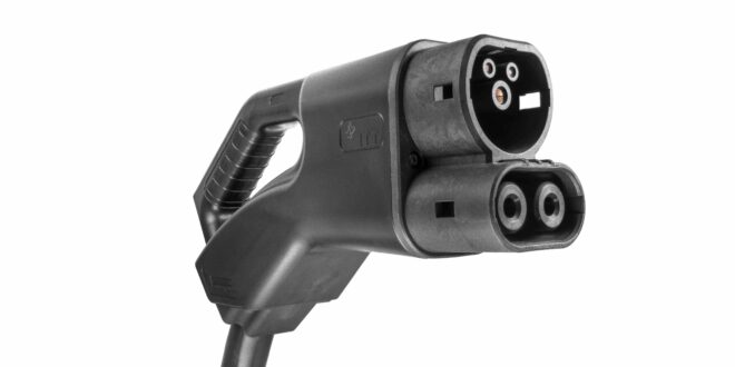High amperage EV connectors with 500 amps charging capability High amperage EV connectors with 500 amps charging capability