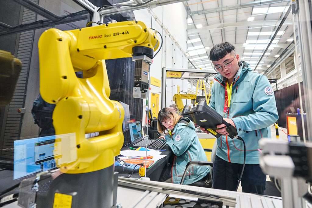 FANUC supports government’s drive to invest in apprenticeships FANUC supports government’s drive to invest in apprenticeships