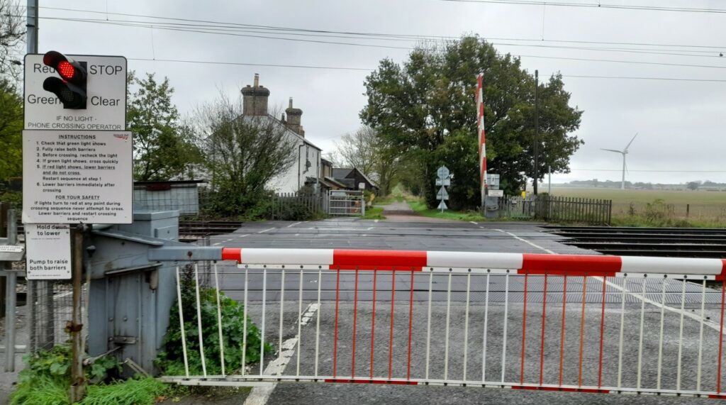 Improving level crossing safety using technology
