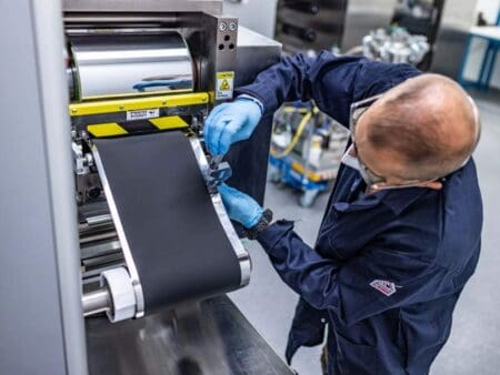 Lithium-free battery solution raises mn for prototyping