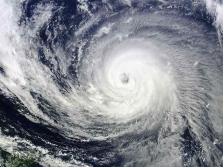 A hurricane-proof Caribbean super grid