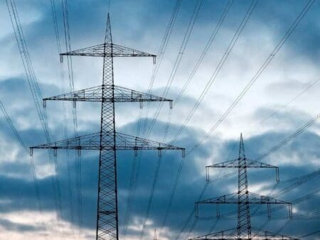 British MPs warn of continued lags in grid connections queue