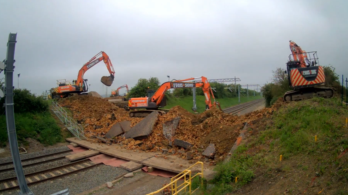 Midland Main Line prepares to turn power on to new electric wires