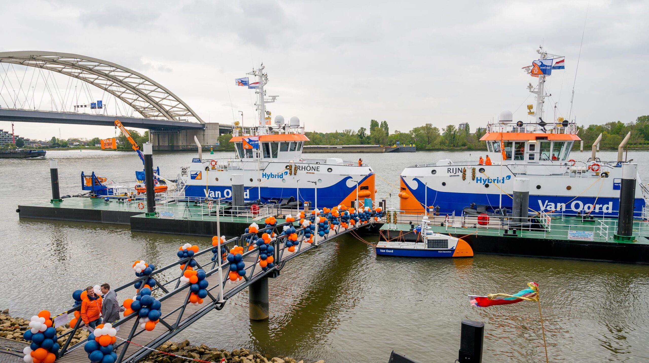Van Oord christens two hybrid water-injection dredgers