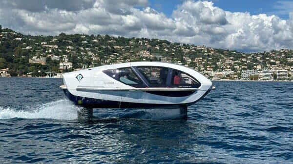 SeaBubbles launches updated flying boat 