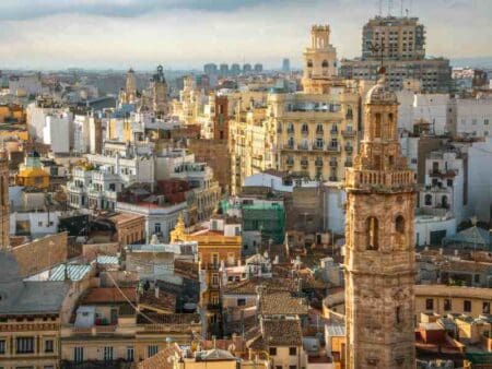 EIB loans €69 million to Valencia’s EMT for transport electrification