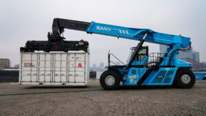 All-electric full container stacker arrives in Port of Hamburg