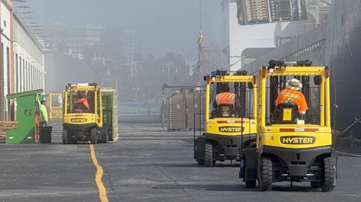 Port of Los Angeles berth swaps to battery-electric cargo equipment