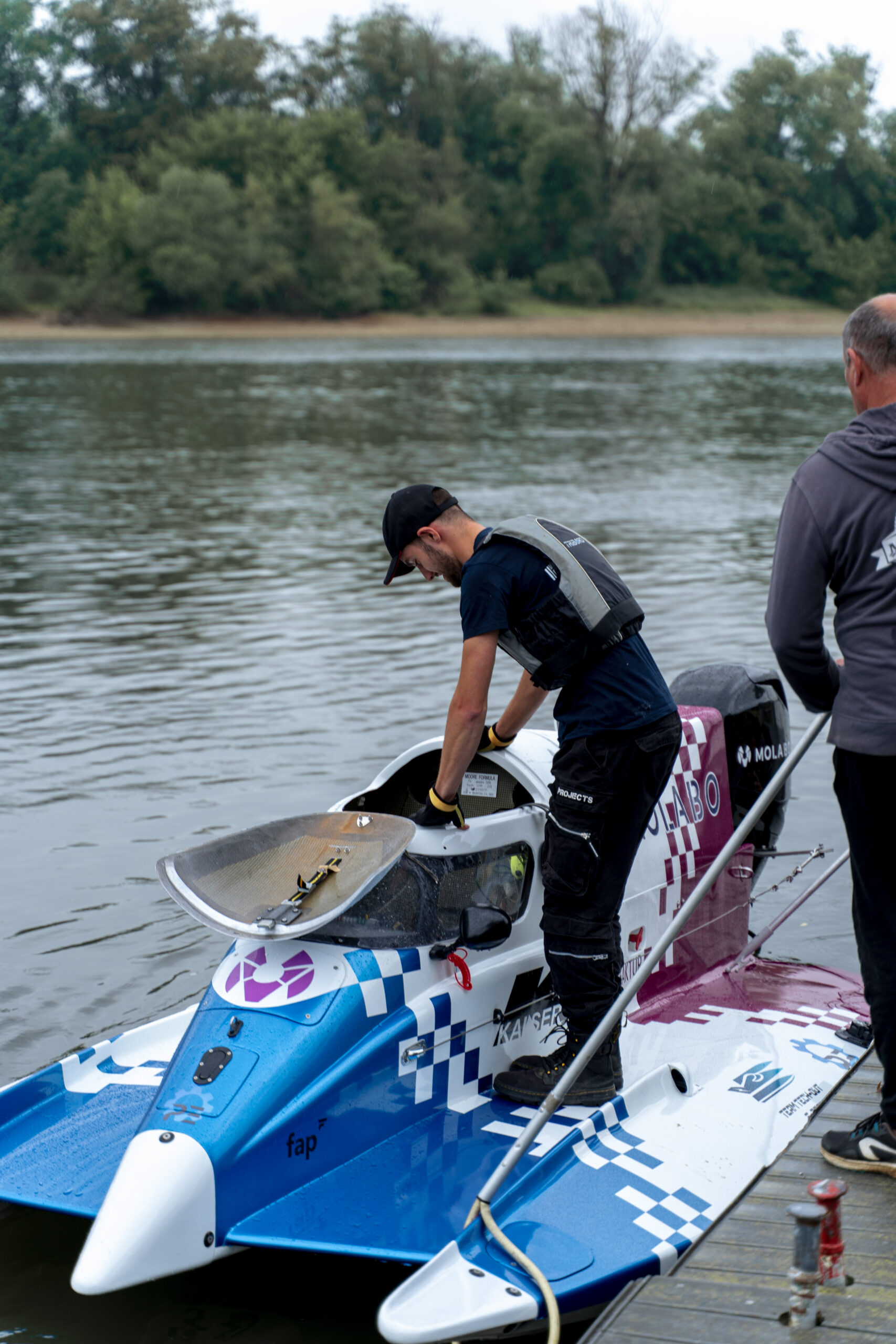 Molabo-powered electric Formula 4 boat hits the water