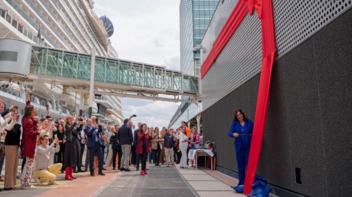 Port of Amsterdam installs shore power for sea cruise ships Port of Amsterdam installs shore power for sea cruise ships