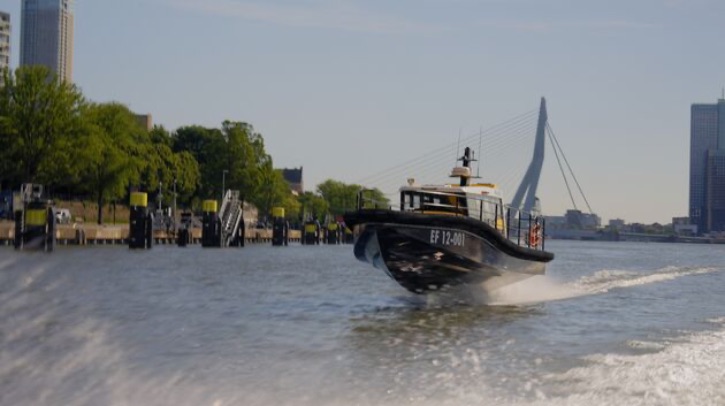 VIDEO: Port of Rotterdam Authority pilots electric hydrofoil vessel