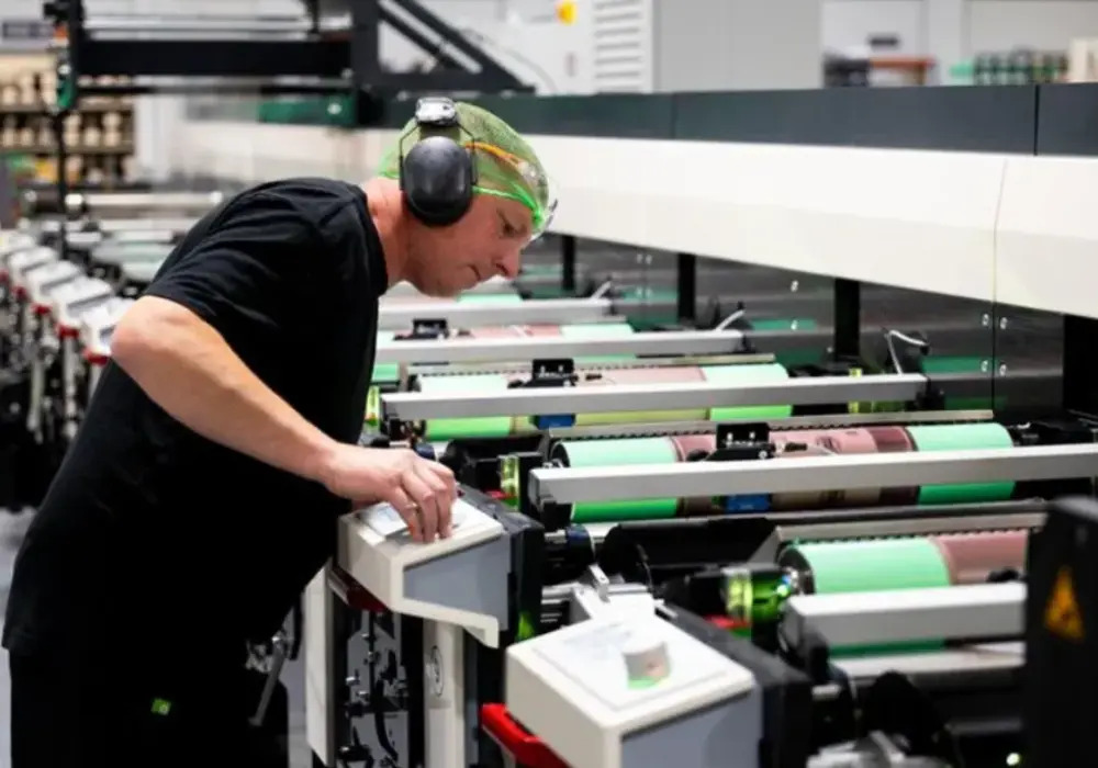 Coveris invests a further £1m at its Linerless Labelling Centre of Excellence