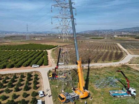 Iberdrola bags €50m from EIB to rebuild Valencia’s flood-hit power grid Iberdrola bags €50m from EIB to rebuild Valencia’s flood-hit power grid