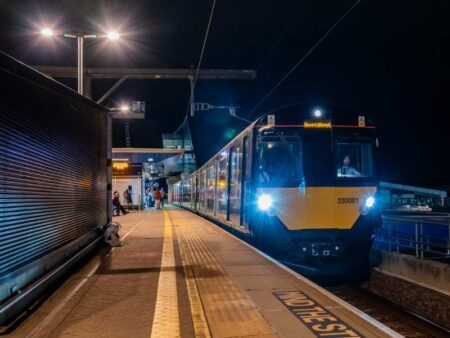 Battery-electric train travels 200 miles in single trip in the UK Battery-electric train travels 200 miles in single trip in the UK