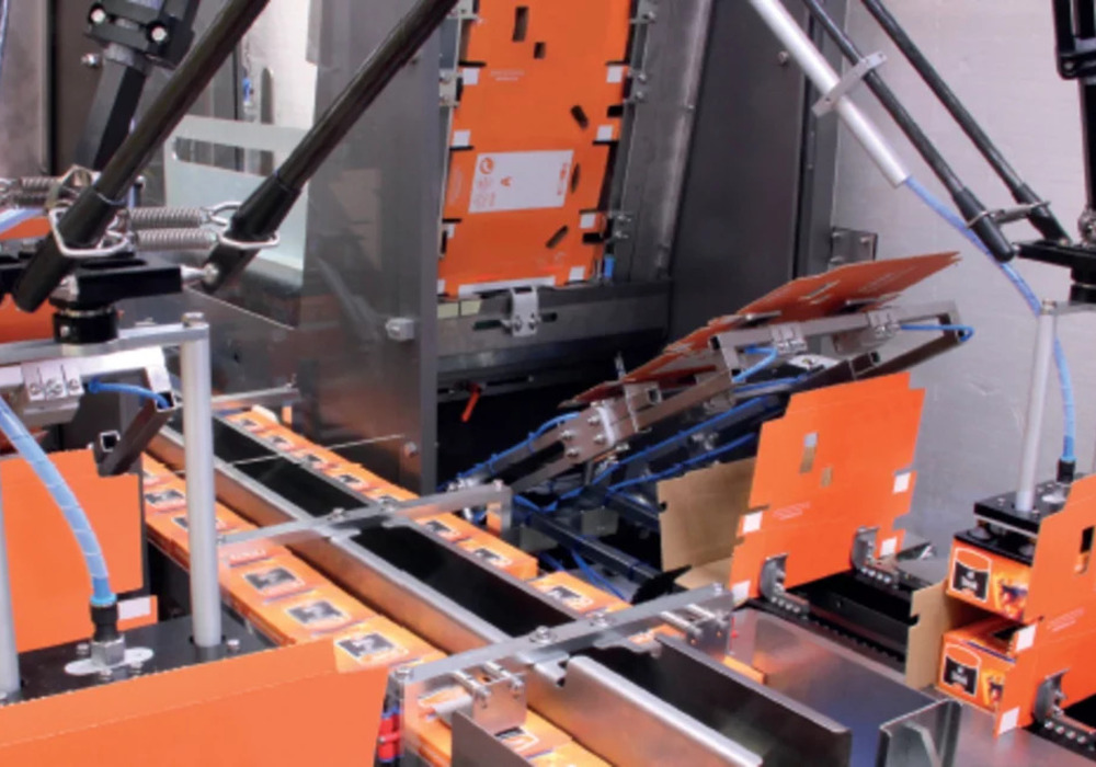 Boost efficiency with the compact power of Bradman Lake’s robotic case packer