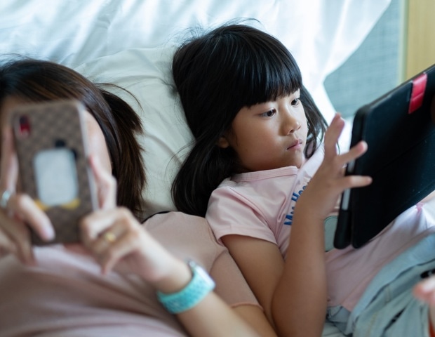 Social isolation drives reward-seeking behavior in teens