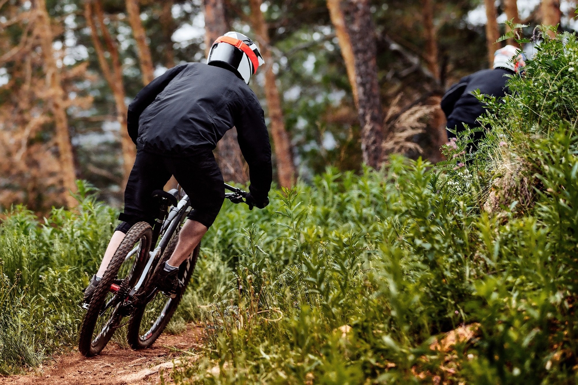 What’s more dangerous, road cycling or mountain biking? What’s more dangerous, road cycling or mountain biking?