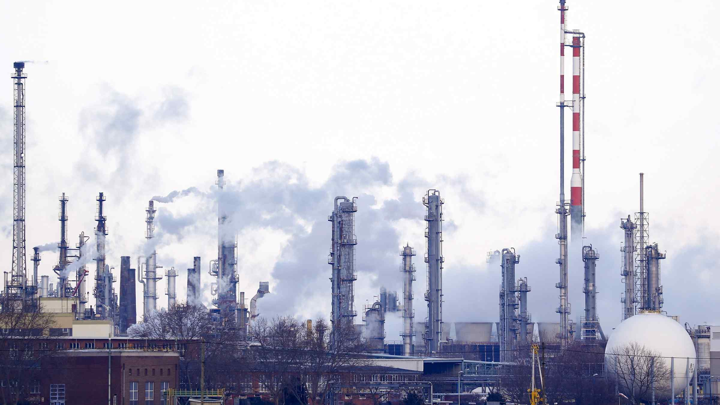 BASF challenges revised EU carbon market rules