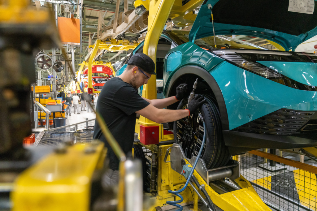 UK vehicle production falls as exports weaken