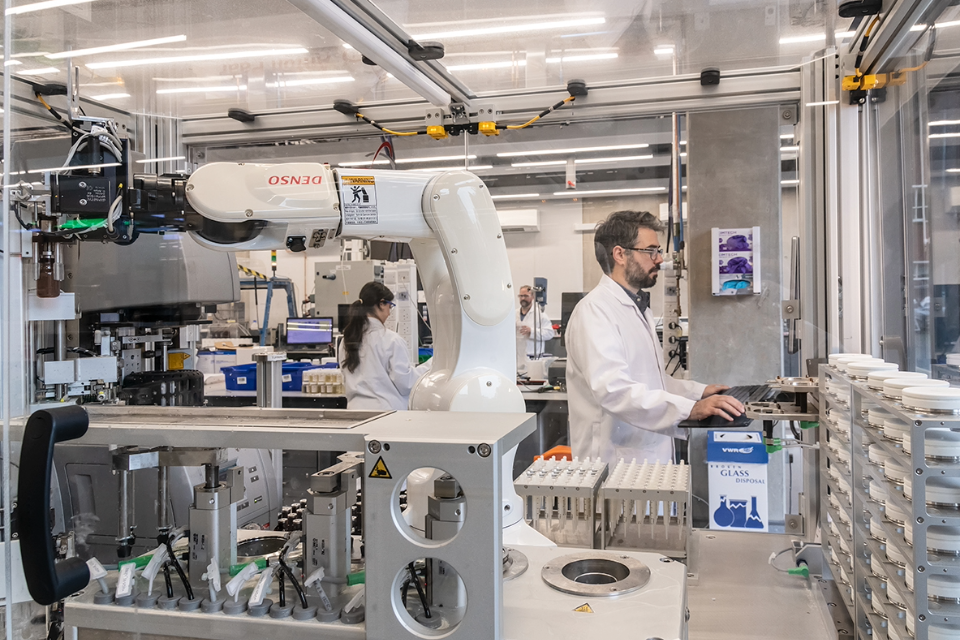 Liverpool funds automated materials research training Liverpool funds automated materials research training