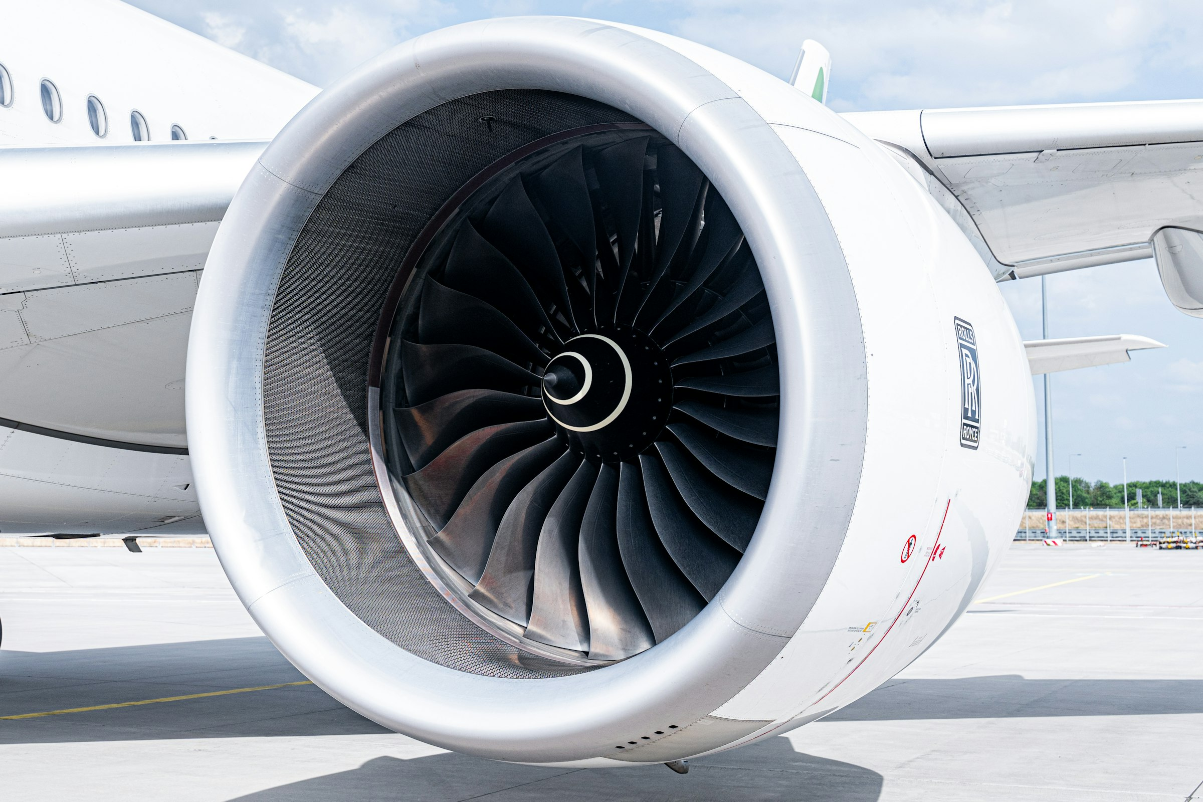 Rolls-Royce formalises Queen’s aerospace research partnership