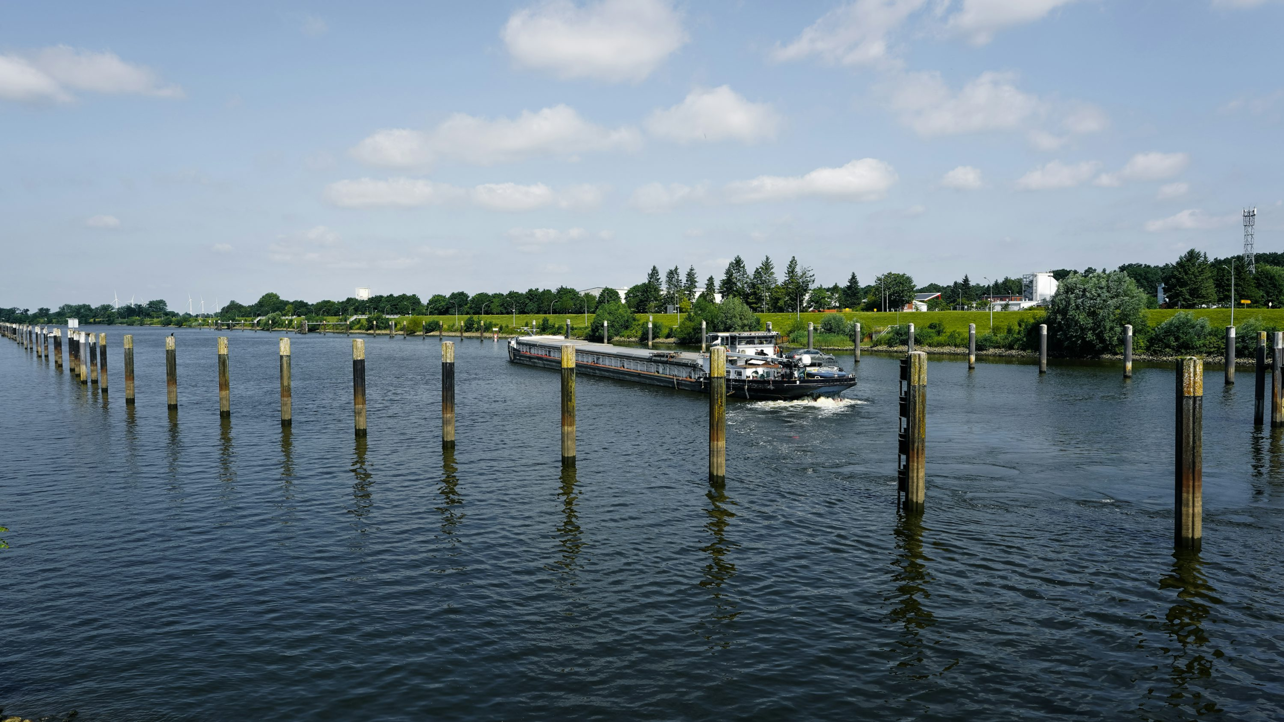 Low Rhine levels squeeze German steel logistics