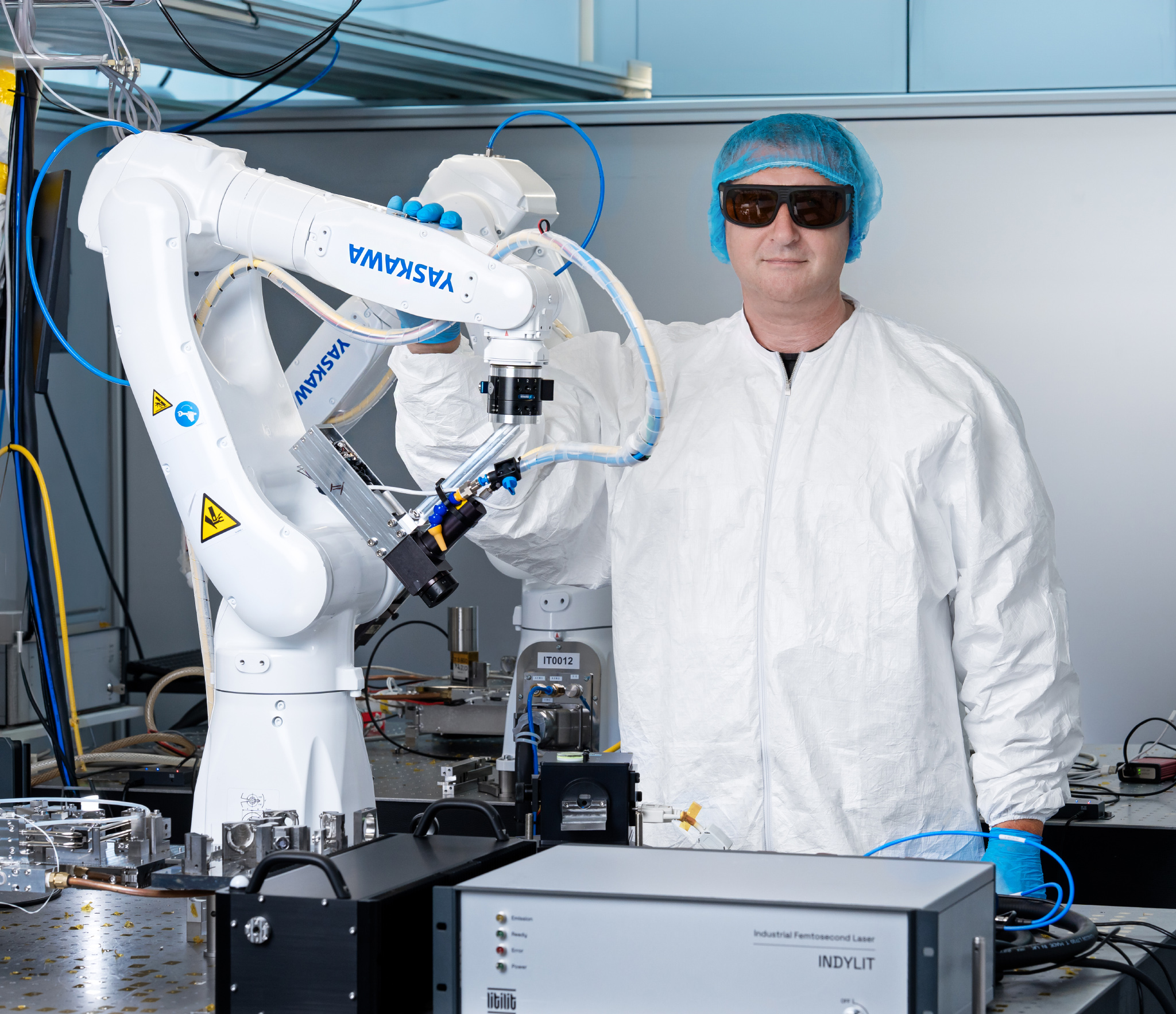 Putting ultrafast lasers in robotic hands Putting ultrafast lasers in robotic hands